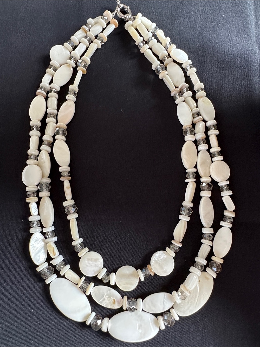 Mother of pearl EUC 3 stand necklace w/ clear acrylic accent beads - Picture 2 of 4